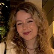 Profesora de asignaturas relacionadas con la salud. Estudiante de Enfermería